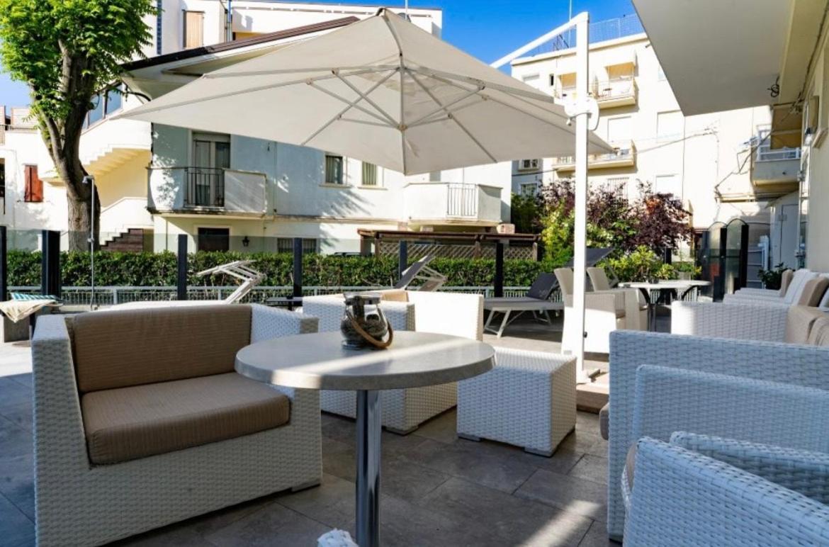 Hotel Bellevue Каттолика Экстерьер фото
