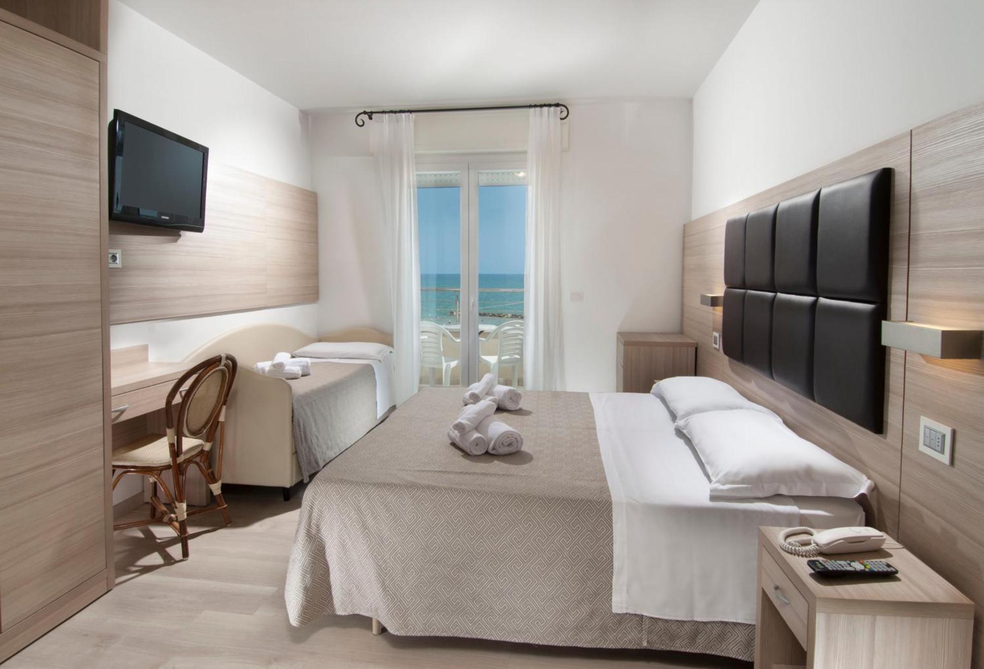 Hotel Bellevue Каттолика Экстерьер фото