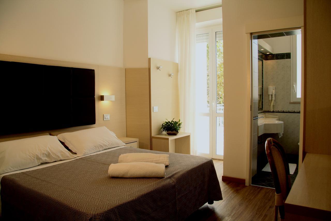 Hotel Bellevue Каттолика Экстерьер фото